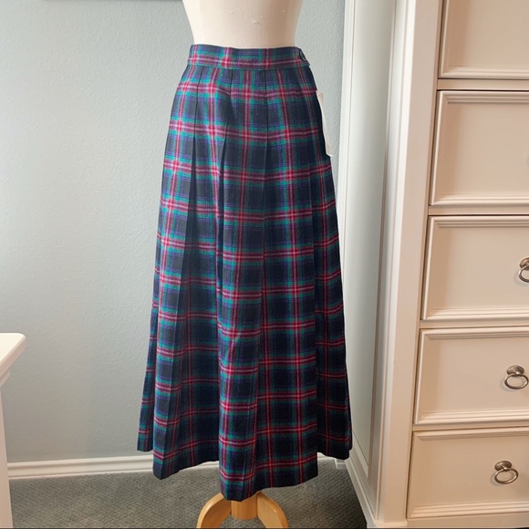 Pendleton Dresses & Skirts - NWT Vintage Miss Pendleton Wool Plaid Skirt, Small Pendleton Dresses & Skirts - NWT Vintage Miss Pendleton Wool Plaid Skirt, Small